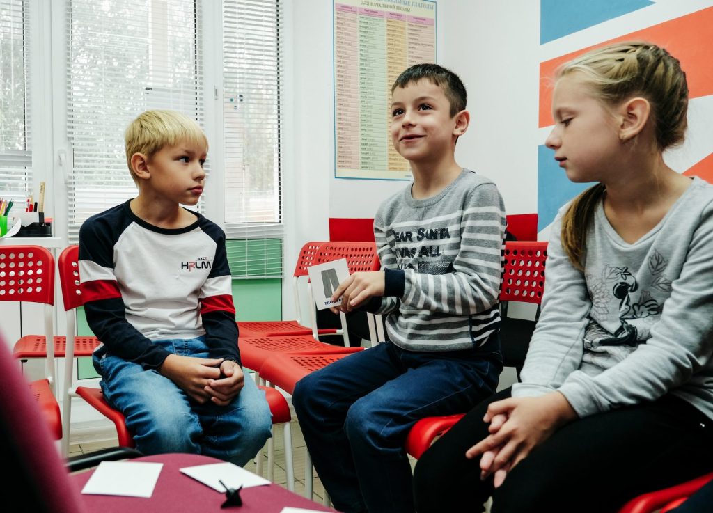 Пробное занятие для школьников: дети разговаривают по-английски